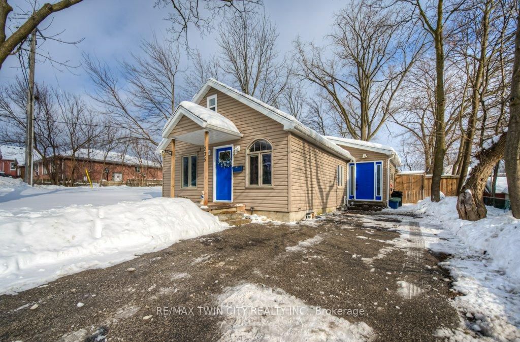 Detached House sold at 235 Charing Cross Street, Brant, Brantford Twp, N3R 2J7 - MLS: X11990523