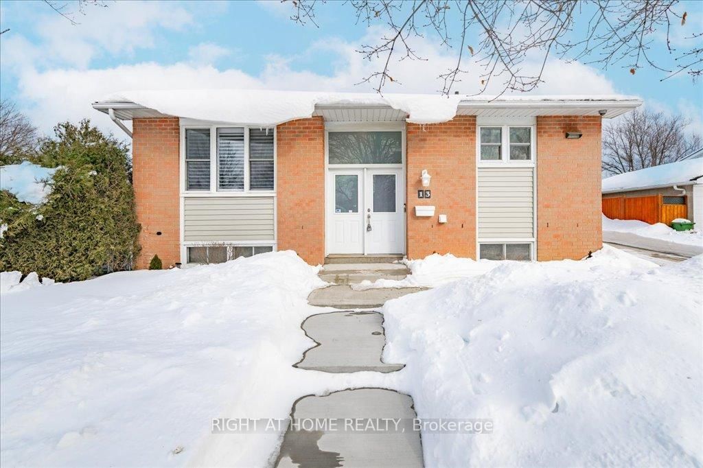 Detached House for sale at 13 Marston Street, Hamilton, Stoney Creek Mountain, L8J 1G5 - MLS: X11990533