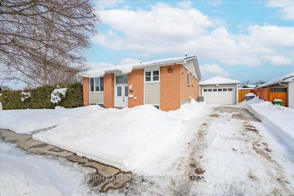 Detached House for sale at 13 Marston Street, Hamilton, Stoney Creek Mountain, L8J 1G5 - MLS: X11990533