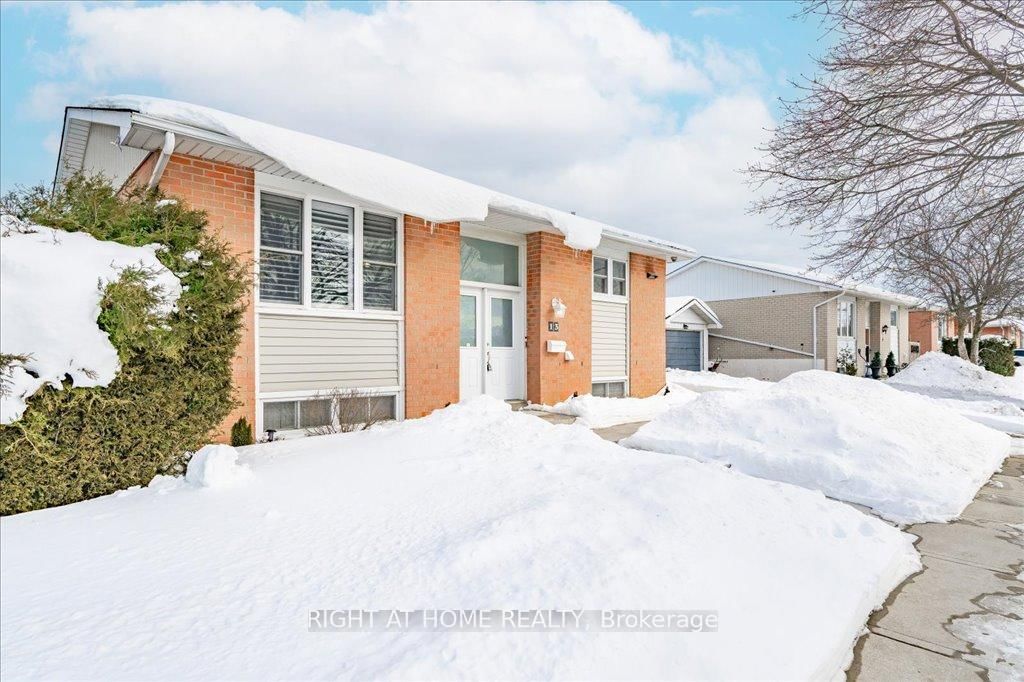 Detached House for sale at 13 Marston Street, Hamilton, Stoney Creek Mountain, L8J 1G5 - MLS: X11990533