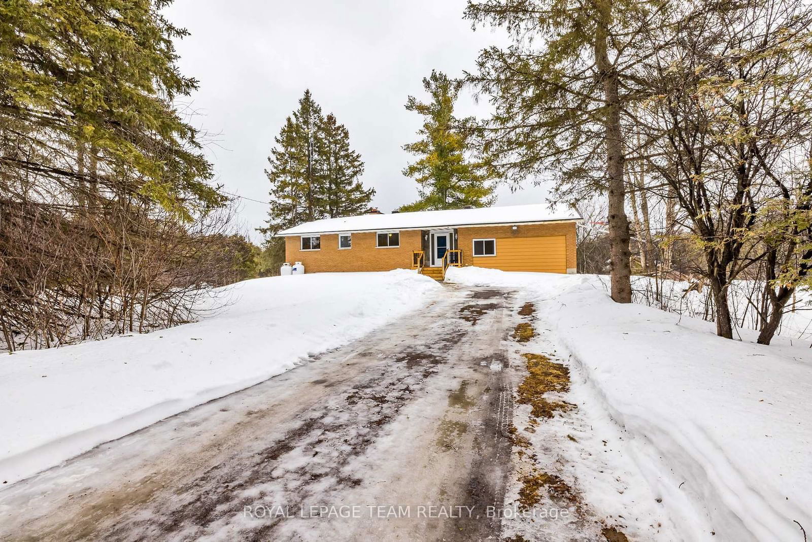 Detached House for sale at 7069 Gallagher Road, Manotick - Kars - Rideau Twp and Area, 8008 - Rideau Twp S of Reg Rd 6 W of Mccordick Rd., K0A 2T0 - MLS: X11990628