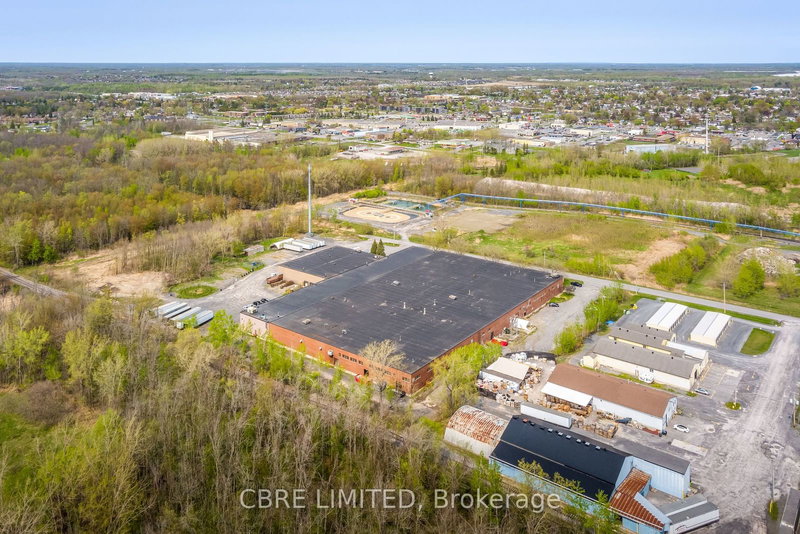 700 WALLRICH Ave, Cornwall, K6J 5X4 | Image 2