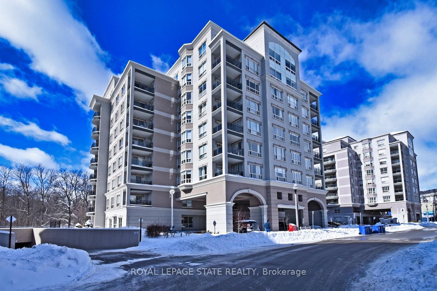 Building at 3000 Creekside Drive, Hamilton, Dundas