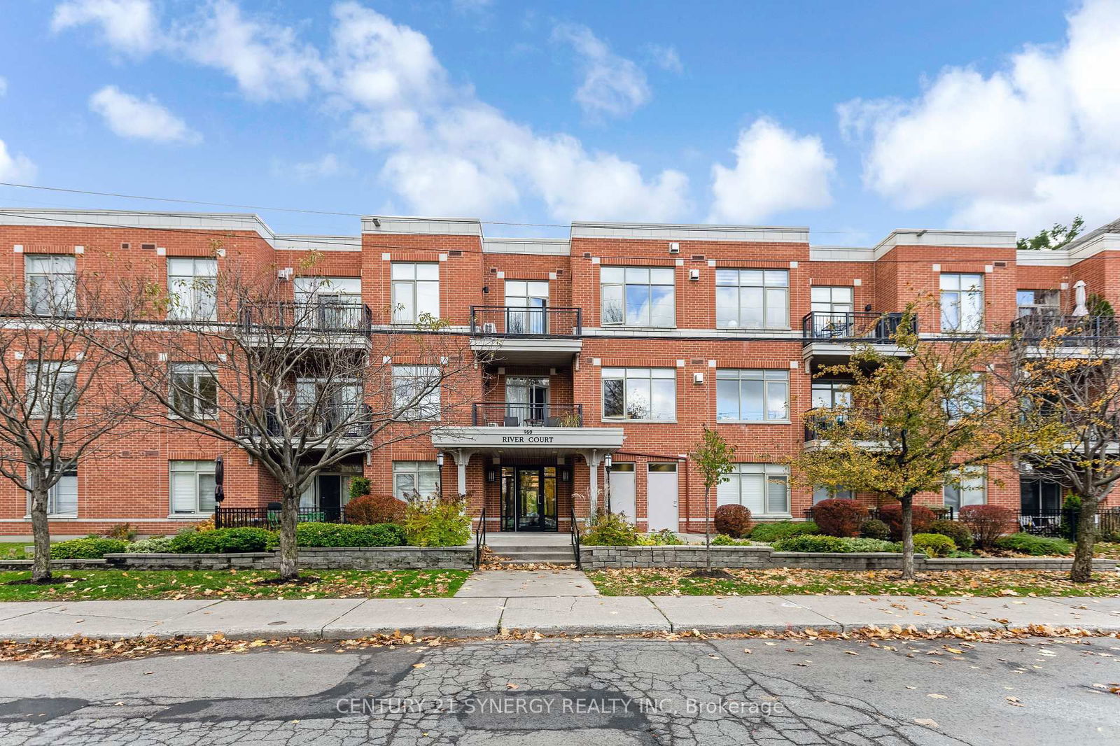 Condo sold at 311-950 Marguerite Avenue, Ottawa, Overbrook, K1K 3T8 - MLS: X11990737