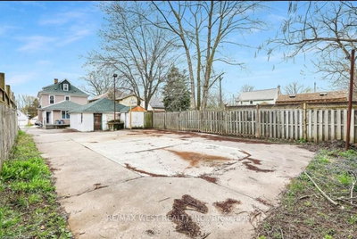 6175 Barker Street — photo 3