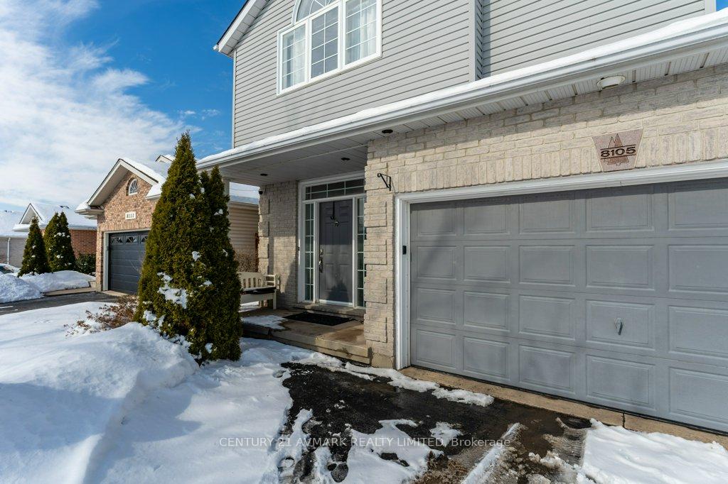 Detached House for sale at 8105 Woodsview Crescent, Niagara Falls, 213 - Ascot, L2H 3G3 - MLS: X11990958