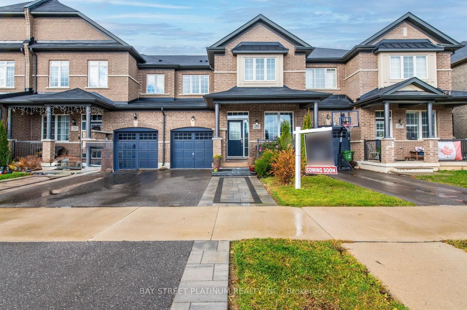 Townhouse for sale at 235 Skinner Road, Hamilton, Waterdown, L0R 2H1 - MLS: X11991275