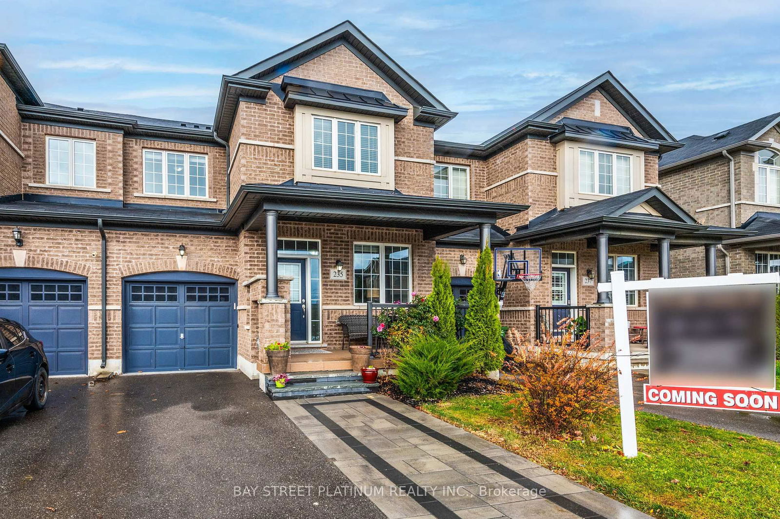 Townhouse for sale at 235 Skinner Road, Hamilton, Waterdown, L0R 2H1 - MLS: X11991275