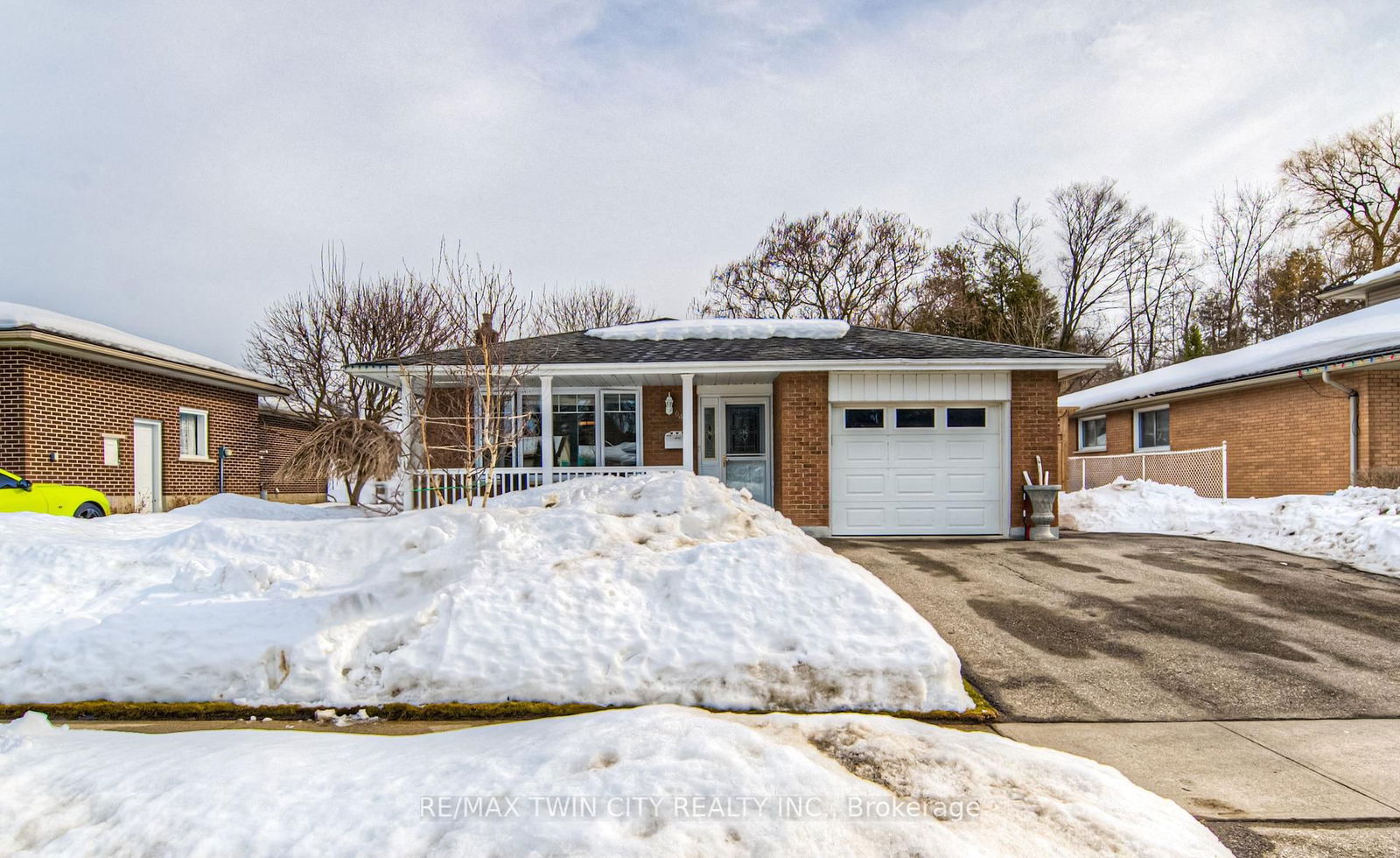 Detached House sold at 642 Glen Forrest Boulevard, Waterloo, N2L 4K2 - MLS: X11991349