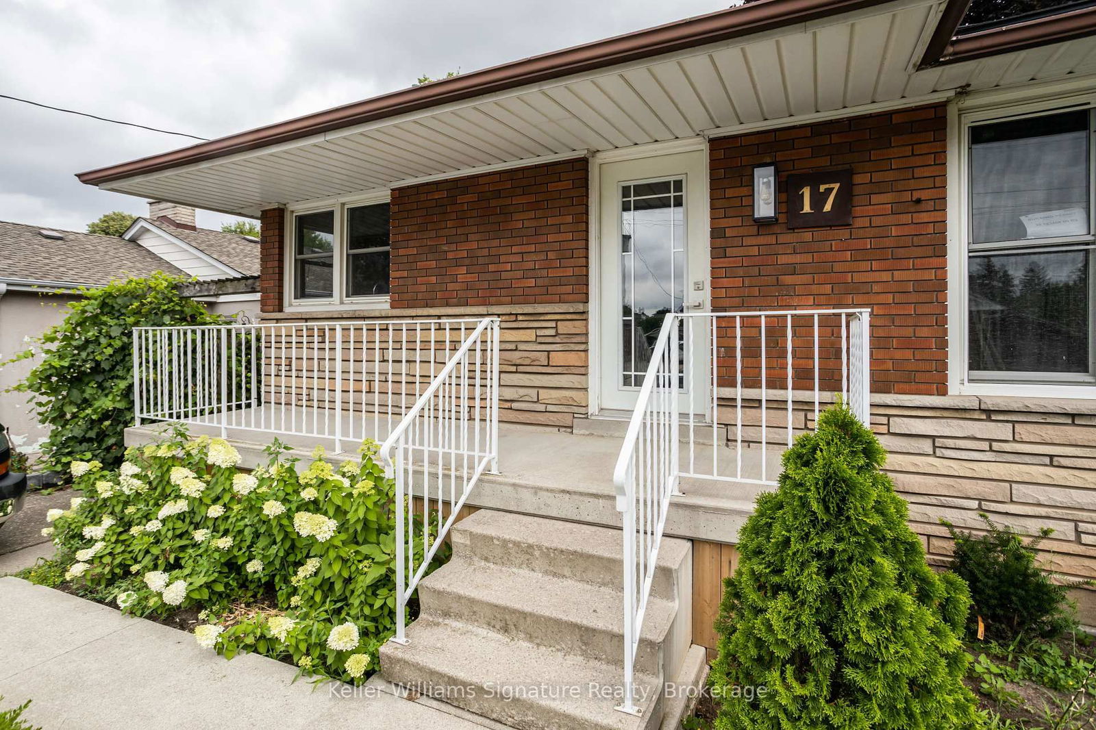 Detached House for lease at UPPER-17 West 21st Street, Hamilton, Westcliffe, L9C 4M3 - MLS: X11991415