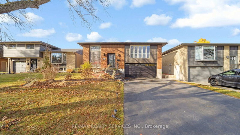 364 Roselawn Pl, Waterloo, N2L 5P1 | Image 2
