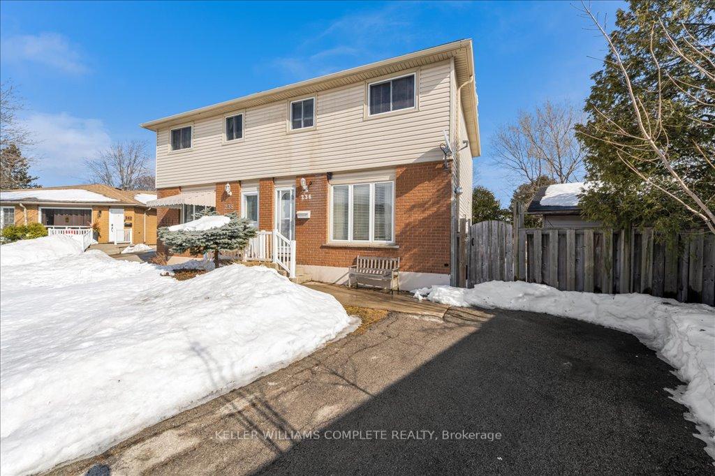 Semi-Detached House for sale at 236 Lawnhurst Court, Hamilton, Lawfield, L8V 4R4 - MLS: X11991720