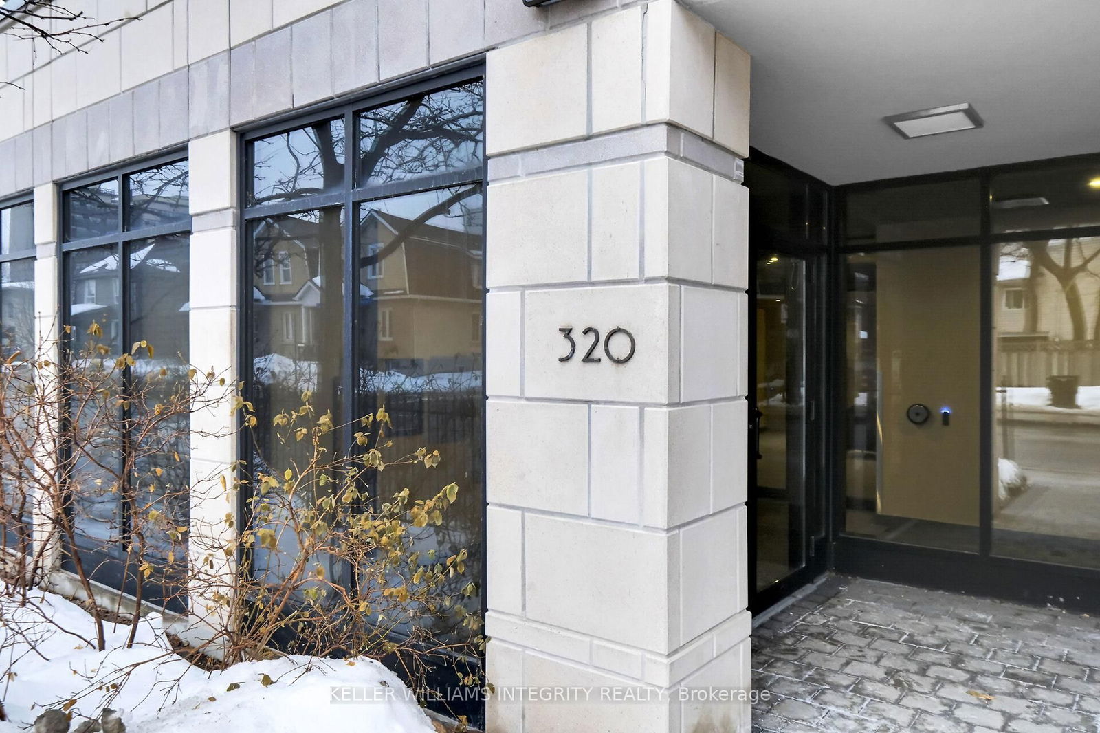 Condo sold at 302-320 Parkdale Avenue, Ottawa, Ottawa West, K1Y 4X9 - MLS: X11991794