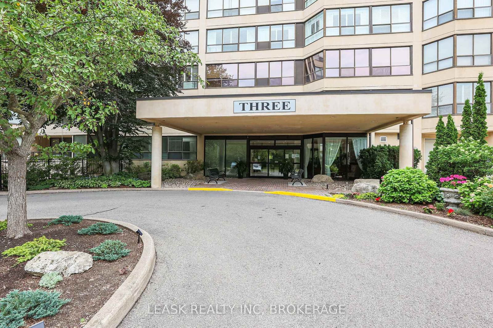 Condo for sale at 303-3 TOWERING HEIGHTS Boulevard, St. Catharines, 461 - Glendale/Glenridge, L2T 4A4 - MLS: X11991983