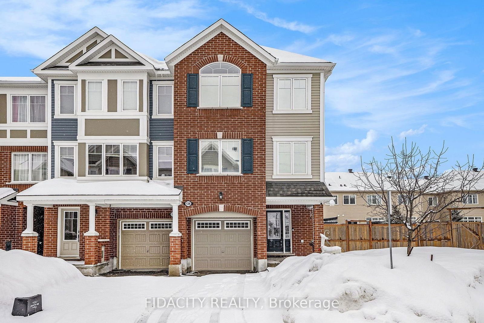 Townhouse sold at 136 Gelderland, Kanata, 9010 - Kanata - Emerald Meadows/Trailwest, K2V 0H8 - MLS: X11992073