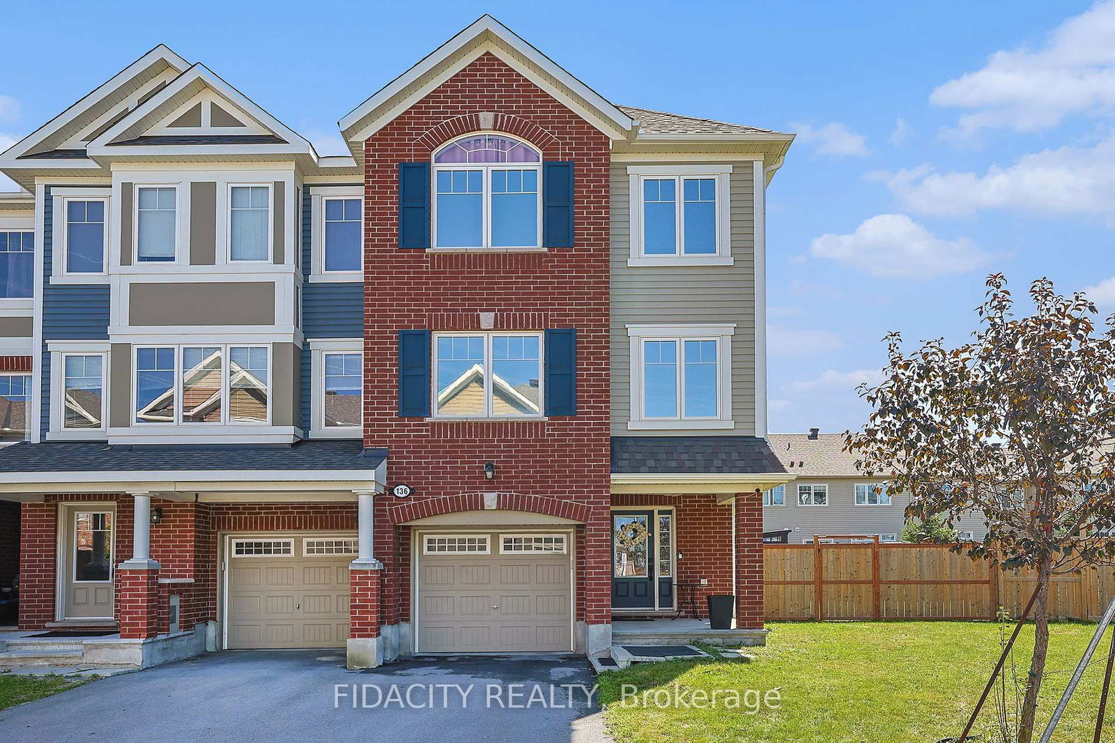 Townhouse sold at 136 Gelderland, Kanata, 9010 - Kanata - Emerald Meadows/Trailwest, K2V 0H8 - MLS: X11992073