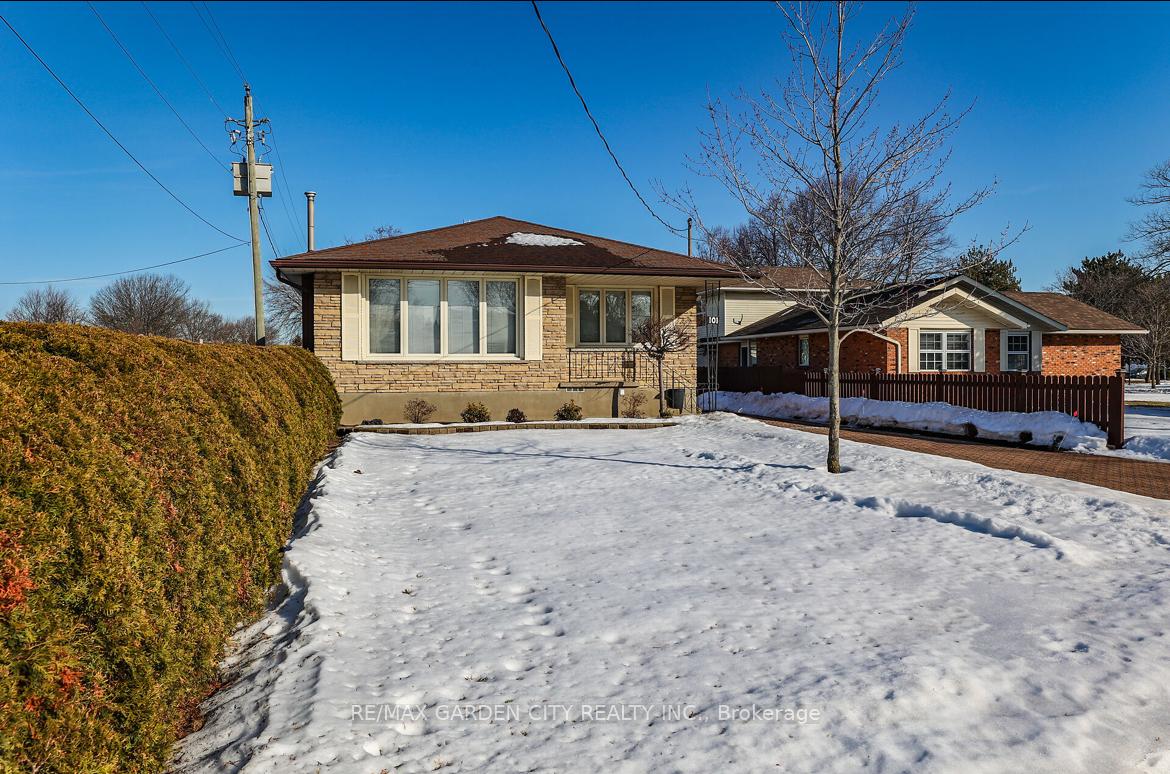 Detached House for sale at 101 Scott Street, St. Catharines, Lakeport, L2N 1G8 - MLS: X11992096