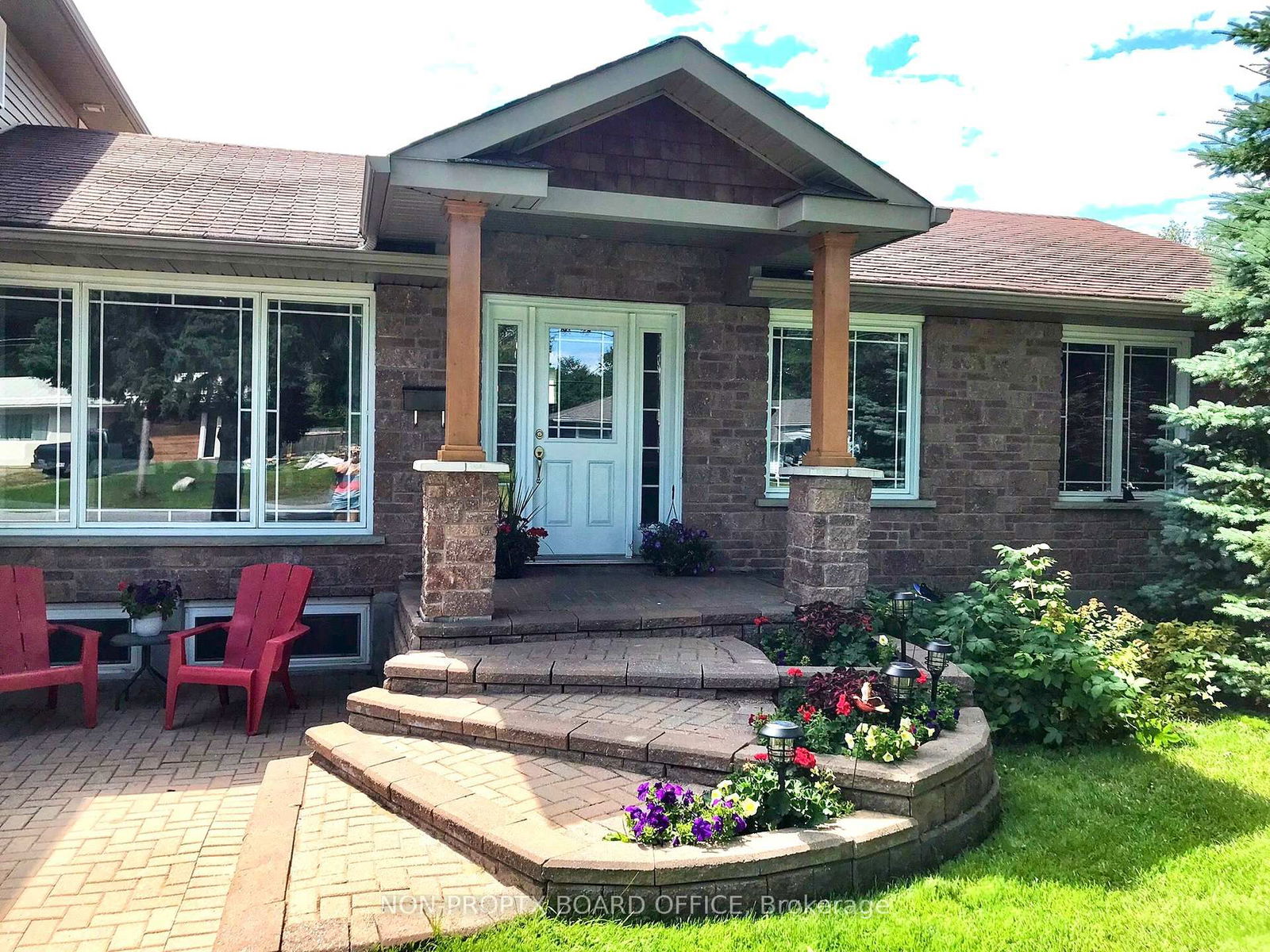 Detached House for sale at 241 Mcnaughton Avenue, North Bay, Airport, P1C 1G8 - MLS: X11992838