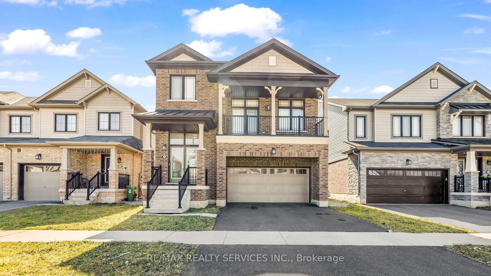 Detached House for sale at 16 Pagebrook Crescent, Hamilton, Stoney Creek Mountain, L8J 0K7 - MLS: X11992852