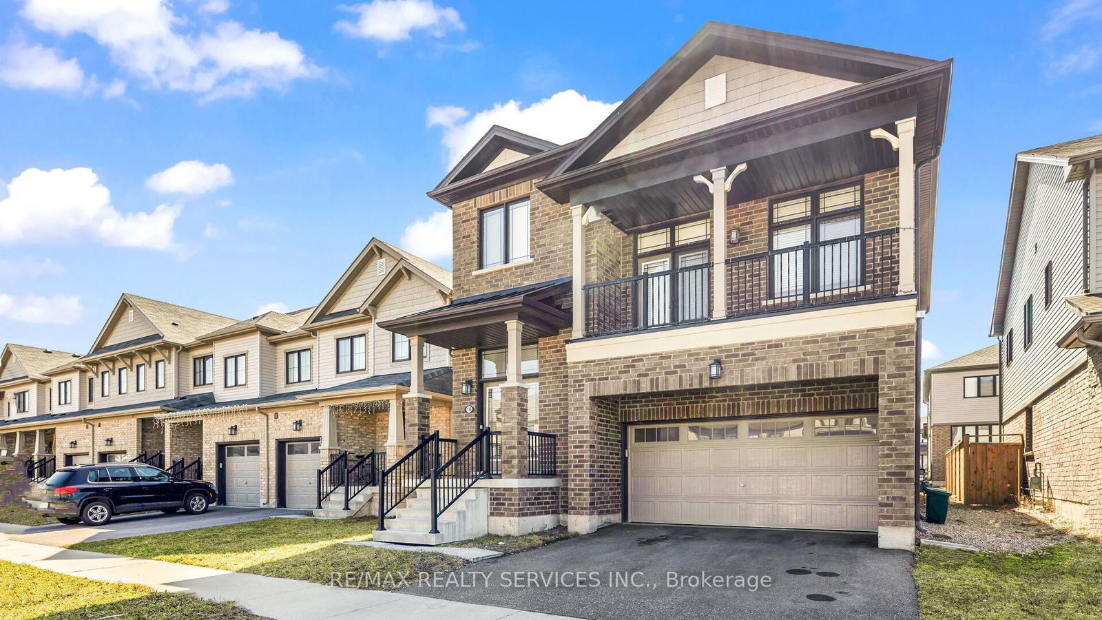 Detached House for sale at 16 Pagebrook Crescent, Hamilton, Stoney Creek Mountain, L8J 0K7 - MLS: X11992852