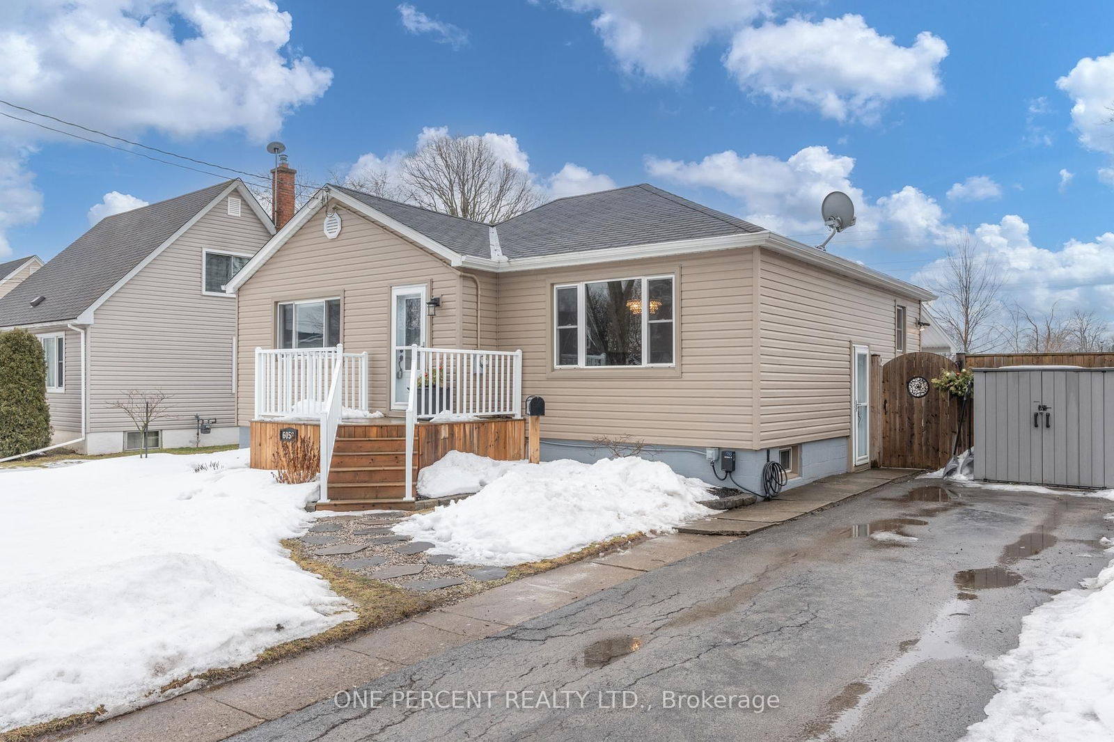 Detached House for sale at 6058 Harold Street, Niagara Falls, 205 - Church's Lane, L2J 1M5 - MLS: X11992872