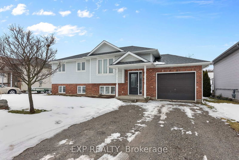 home for lease on 86 WINDLE VILLAGE Crescent W