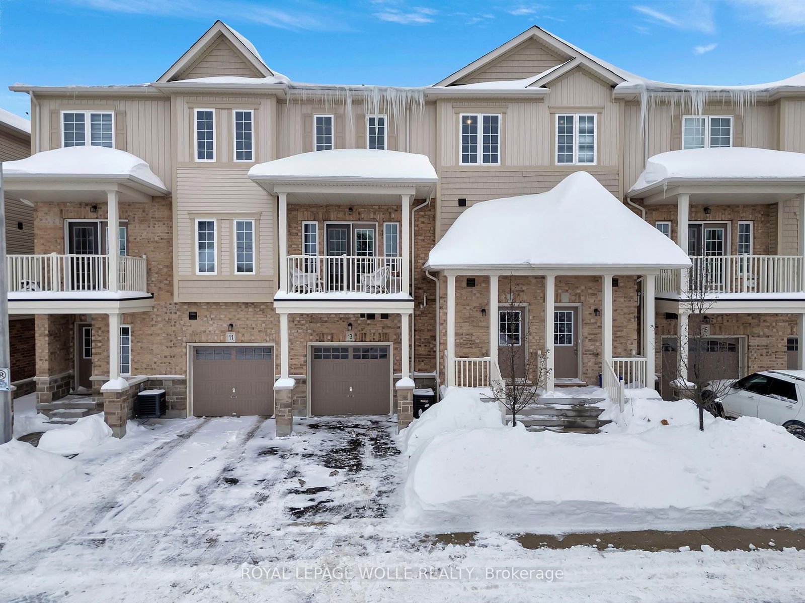 Townhouse sold at 13 Dewberry Drive, Kitchener, N2B 0A9 - MLS: X11993107