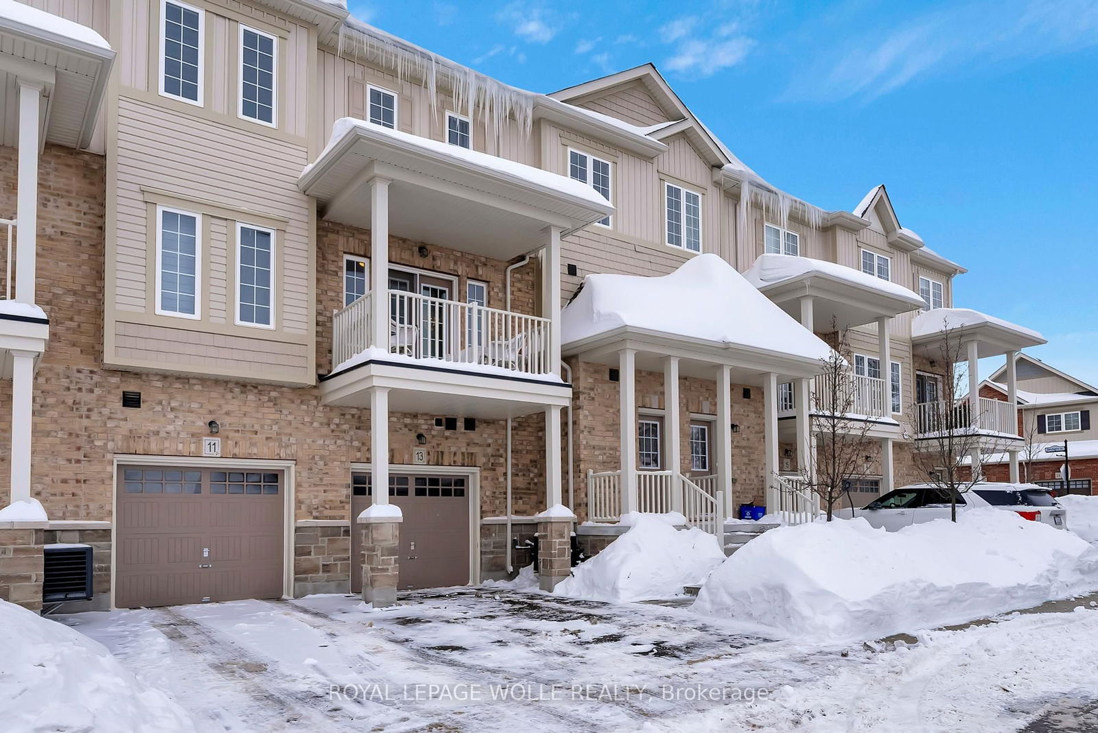 Townhouse sold at 13 Dewberry Drive, Kitchener, N2B 0A9 - MLS: X11993107