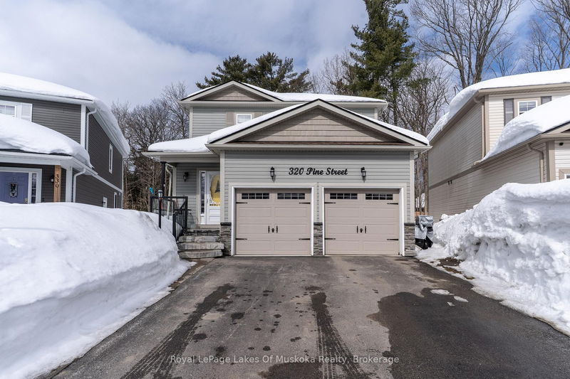 320 Pine St, Gravenhurst - Muskoka (S) image-0-0