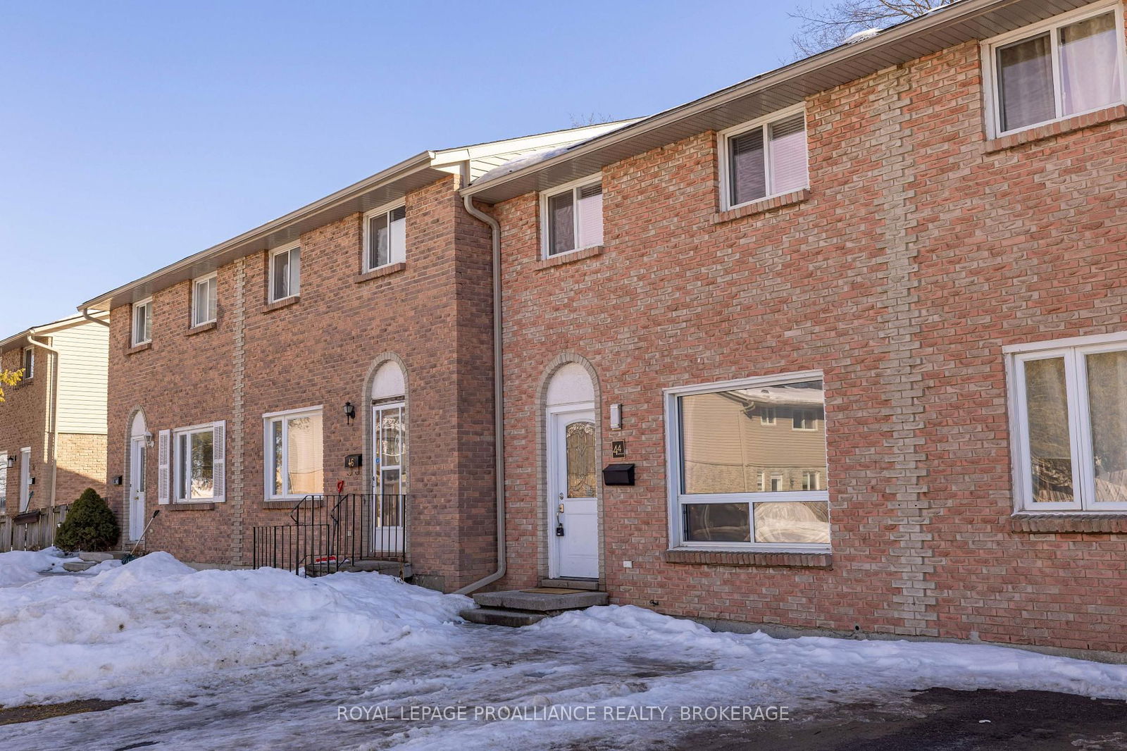 Townhouse for sale at 44 Rosemund Crescent, Kingston, West of Sir John A. Blvd, K7M 6Z4 - MLS: X11993315