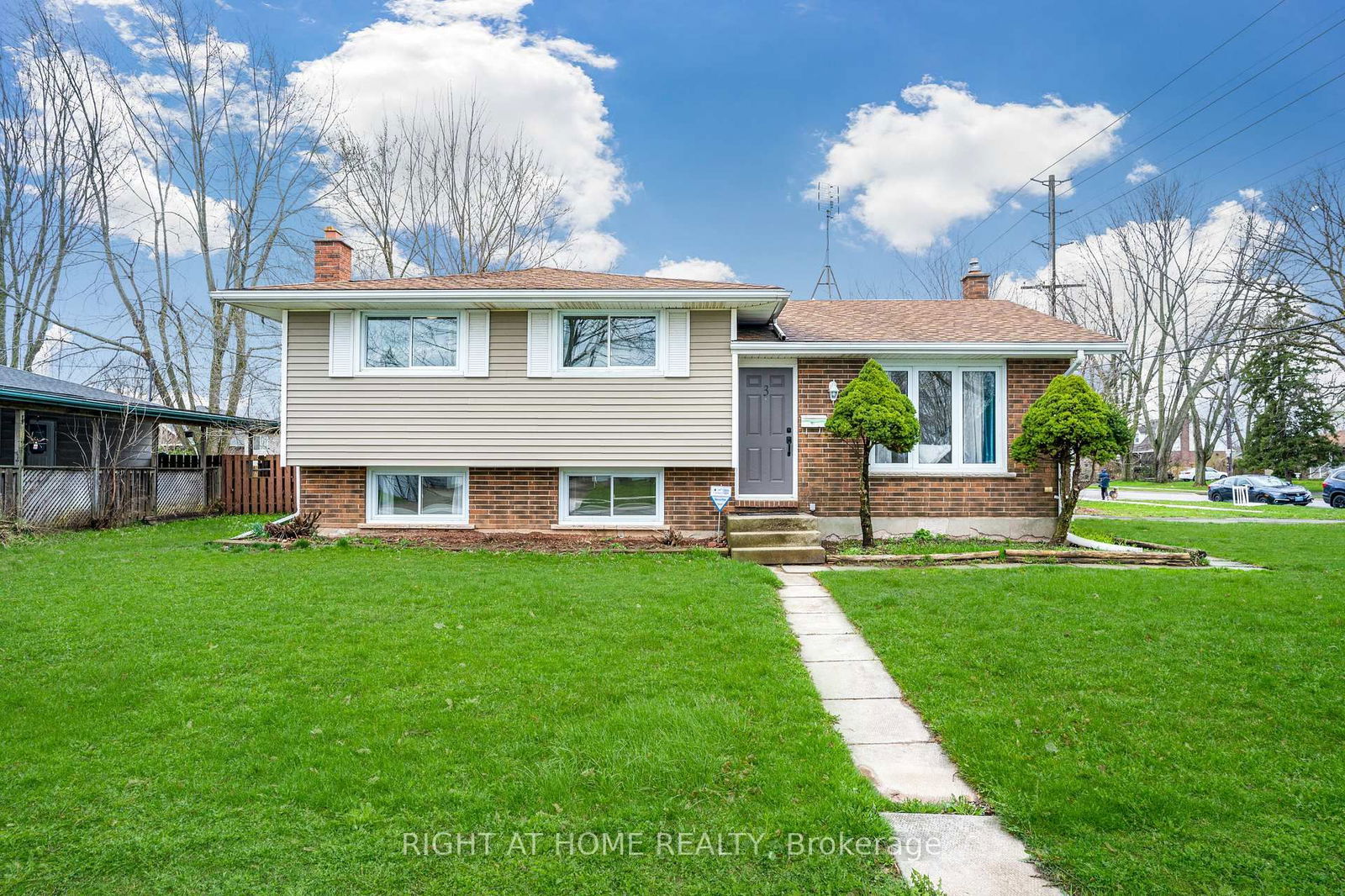 Detached House for sale at 3 Northgate Drive, Welland, 767 - N. Welland, L3C 5Y2 - MLS: X11993346