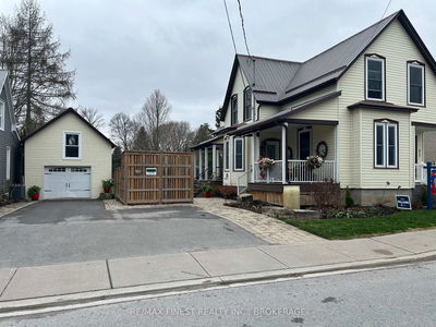 21 Centre St, Prince Edward County - Picton