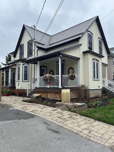 21 Centre St, Prince Edward County - Picton image-0-1