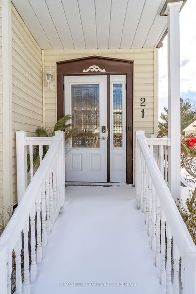 21 Centre St, Prince Edward County - Picton image-0-2