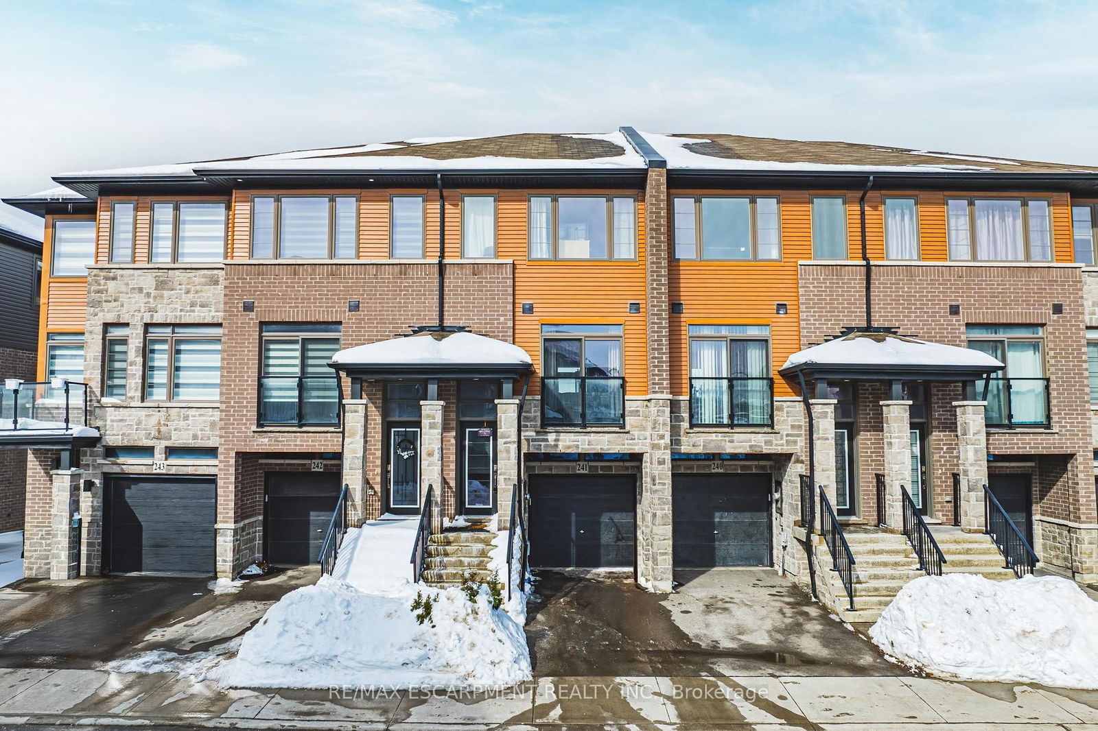 Townhouse for sale at 241-30 Times Square Boulevard, Hamilton, Stoney Creek Mountain, L8J 0L9 - MLS: X11993537