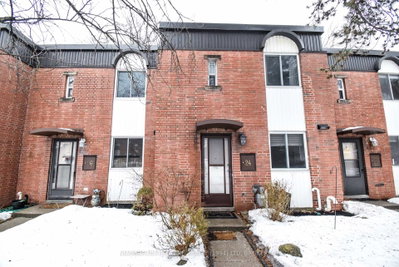 Townhouse sold at 24-6453 Colborne Street, Niagara Falls, Ontario, L2J 1E7 - Stamford - MLS: X11993833