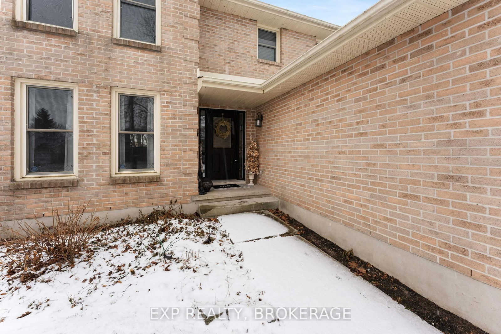 Detached House for sale at 941 AMBLESIDE Crescent, Kingston, North of Taylor-Kidd Blvd, K7P 2B5 - MLS: X11993901