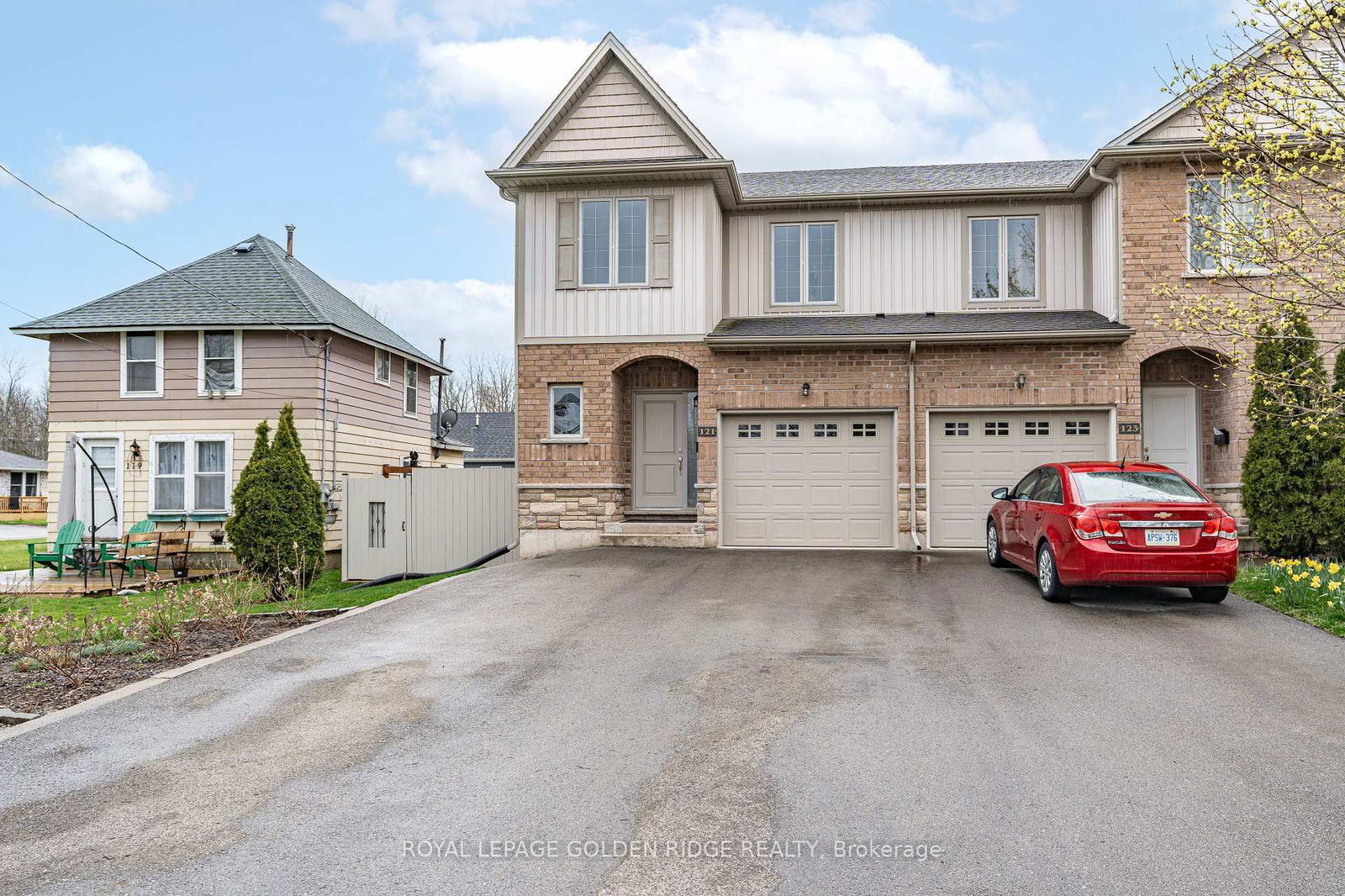 Townhouse for sale at 121 Albert Street, Fort Erie, L2A 5L3 - MLS: X11994145