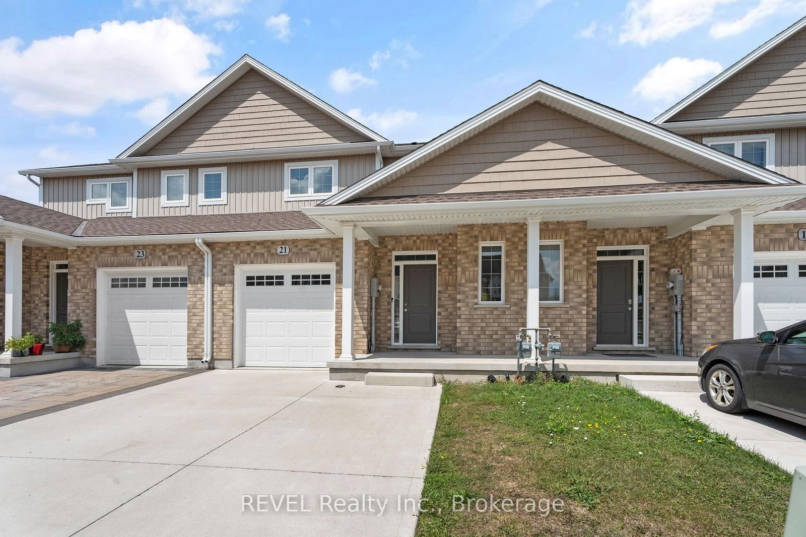 Townhouse sold at 21 Marshall Lane, St. Catharines, Oakdale, L2P 0E8 - MLS: X11994597