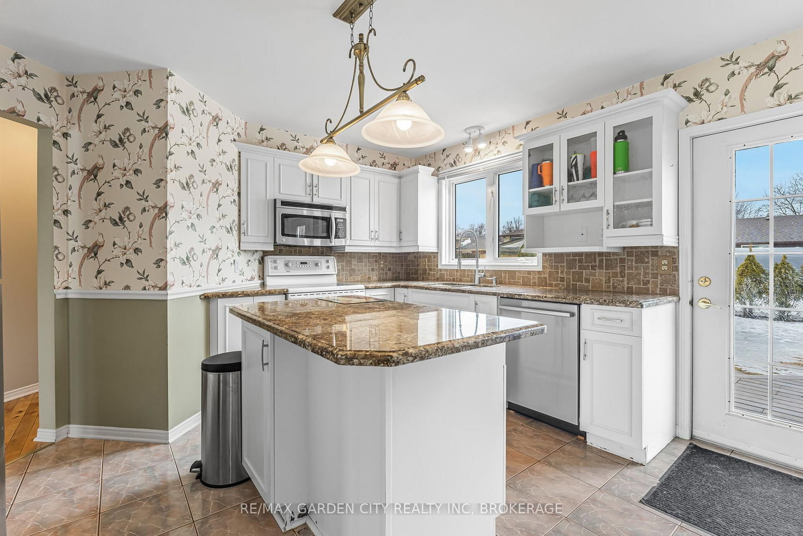 Listing Image 9