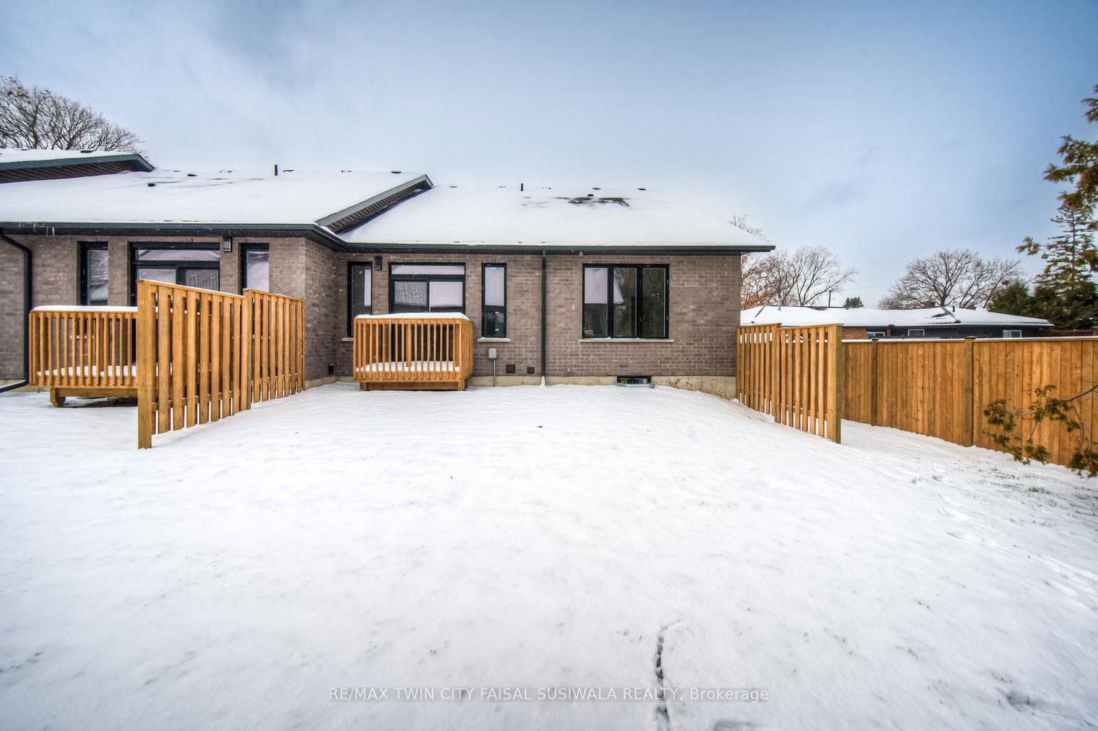 Townhouse sold at 2-264 Blair Road, Cambridge, N1S 4K9 - MLS: X11994890