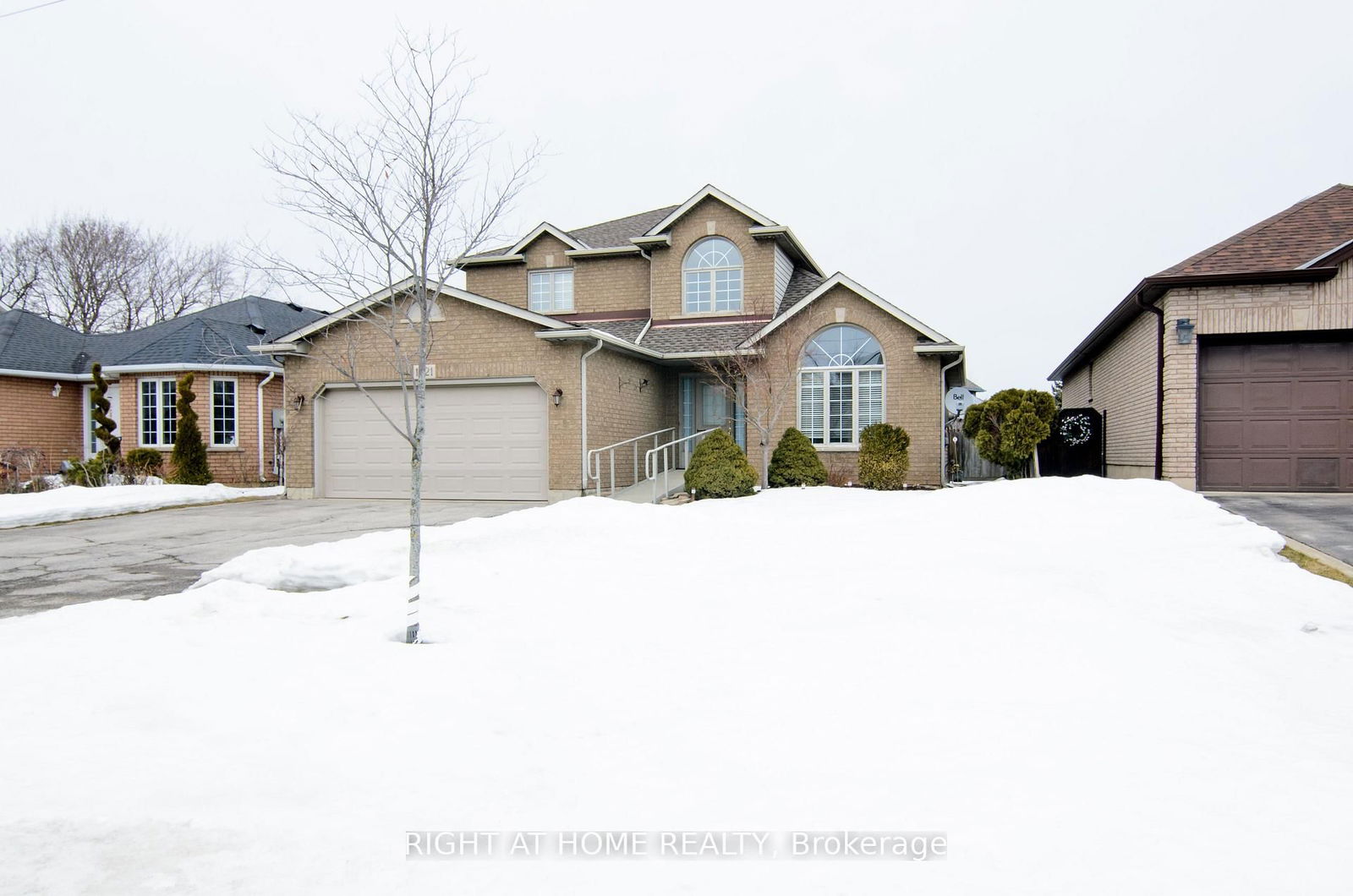 Detached House for sale at 1321 Baseline Road, Hamilton, Winona Park, L8E 5G1 - MLS: X11994926