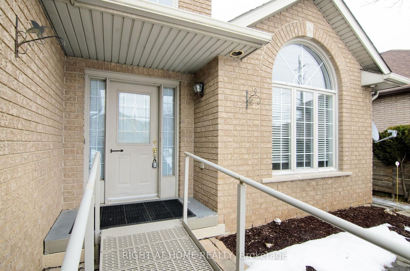 Detached House for sale at 1321 Baseline Road, Hamilton, Winona Park, L8E 5G1 - MLS: X11994926