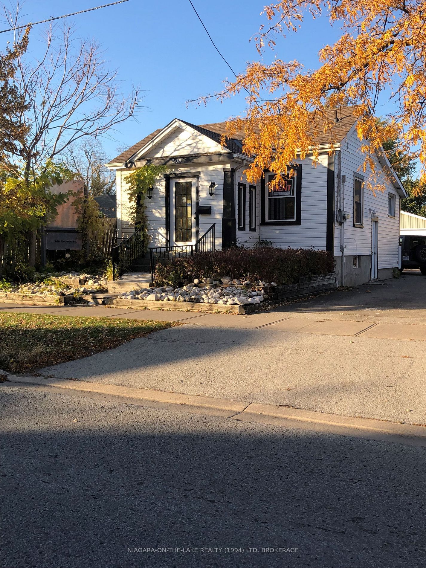 Building at 209 Church Street, St. Catharines, 450 - E. Chester