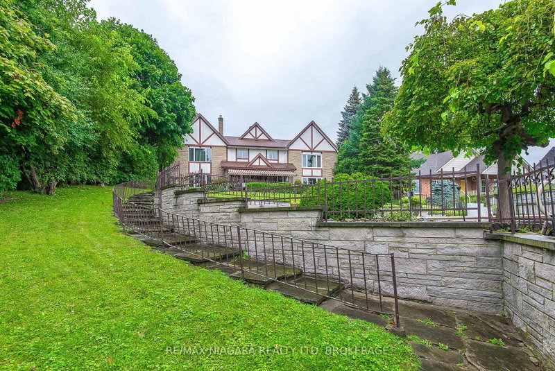 140 LAKESHORE Road