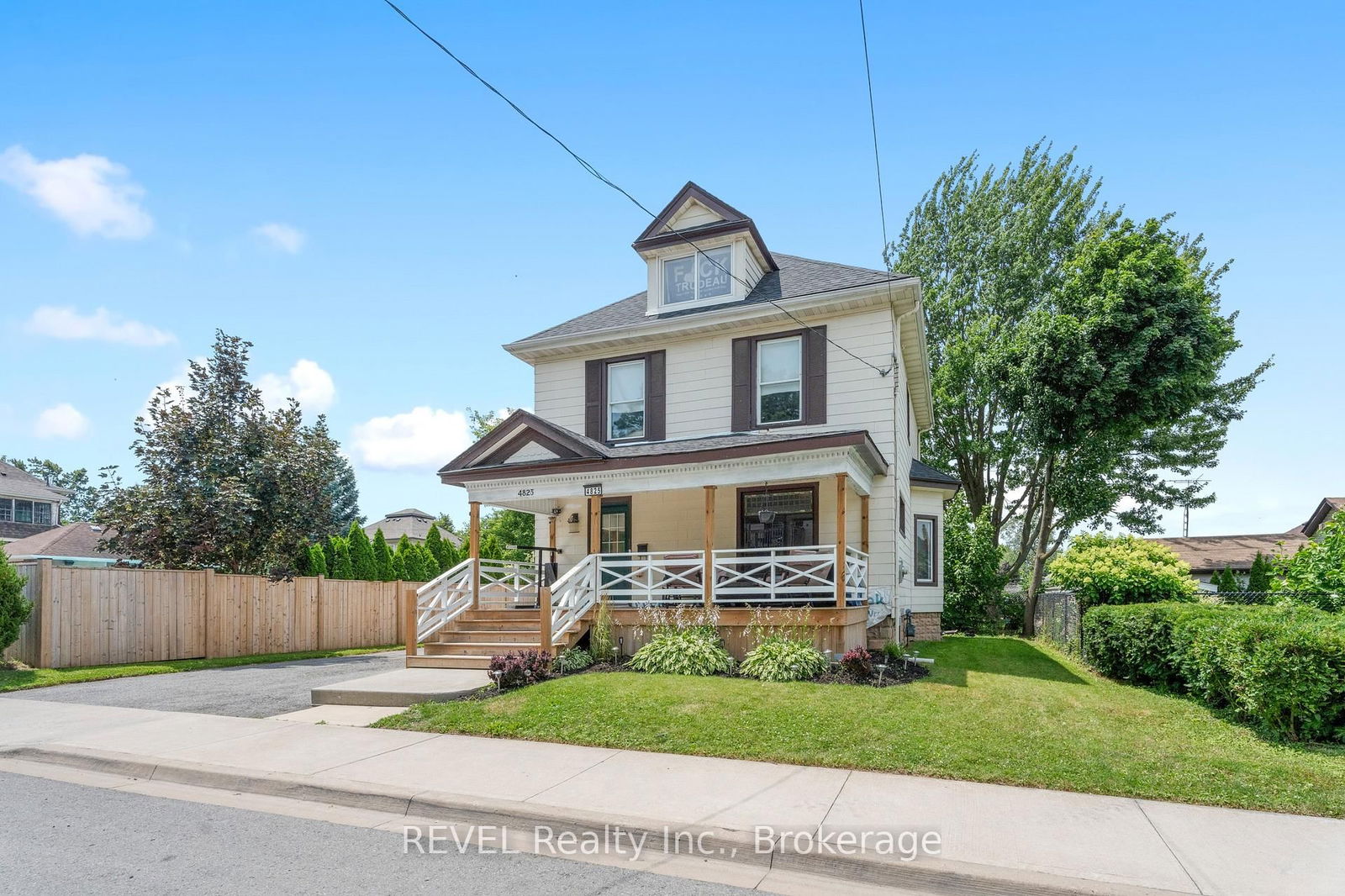 Detached House for sale at 4825 Crysler Avenue, Niagara Falls, 210 - Downtown, L2E 3W3 - MLS: X11995623