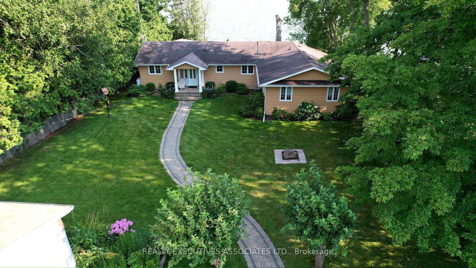 Detached House for sale at 22 Lakeview Boulevard, Kawartha Lakes, Little Britain, K0M 2C0 - MLS: X11995670