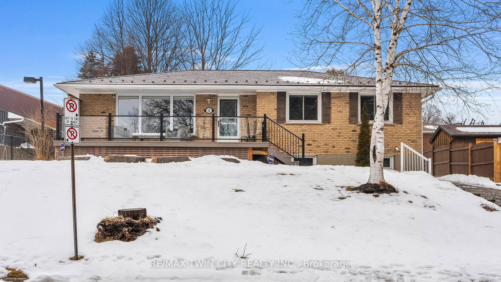 Detached House for sale at 16 Scott Avenue, Norfolk, Simcoe, N3Y 3H9 - MLS: X11995712