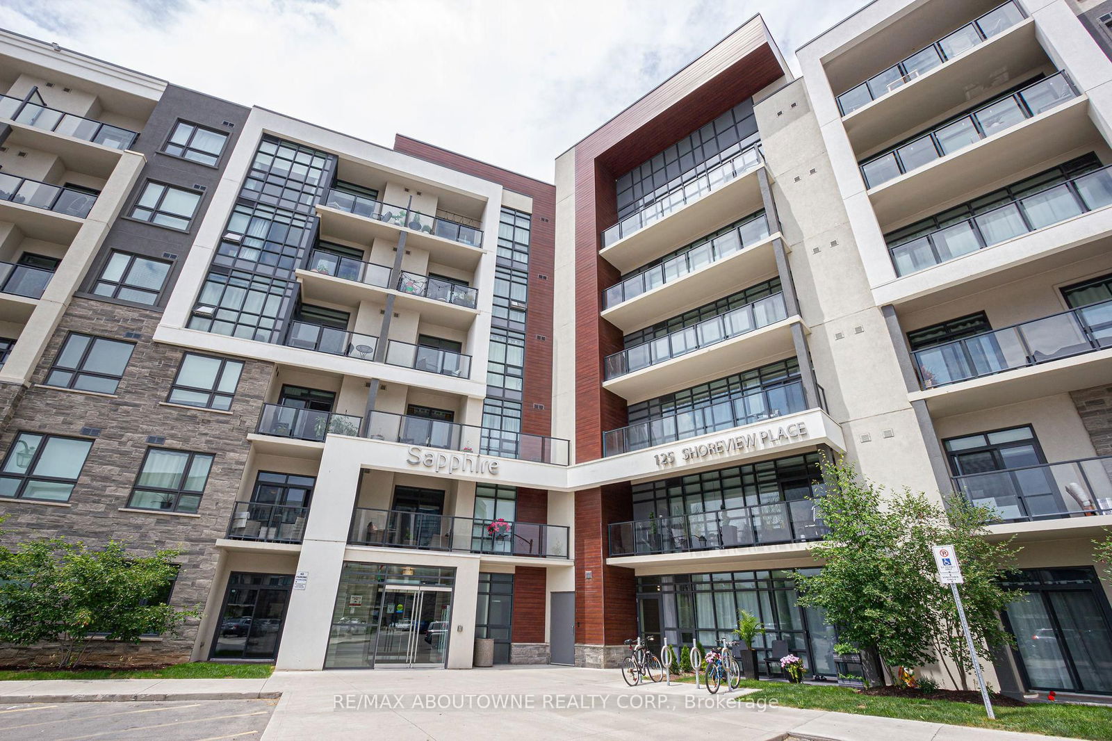 Condo for sale at 608-125 Shoreview Place, Hamilton, Stoney Creek, L8E 0K3 - MLS: X11995875