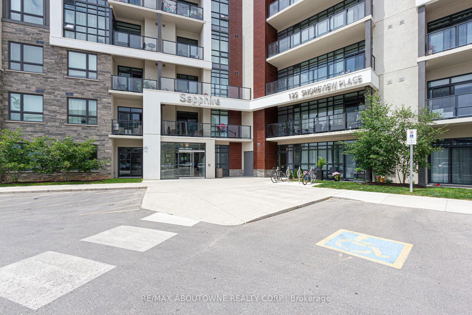 Condo for sale at 608-125 Shoreview Place, Hamilton, Stoney Creek, L8E 0K3 - MLS: X11995875